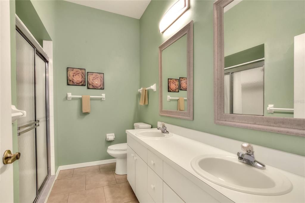 For Sale: $327,900 (2 beds, 2 baths, 1489 Square Feet)