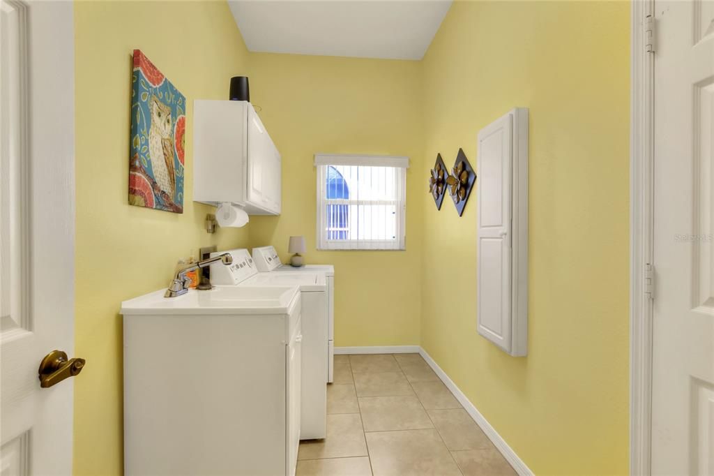 Active With Contract: $327,900 (2 beds, 2 baths, 1489 Square Feet)