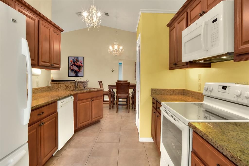 For Sale: $327,900 (2 beds, 2 baths, 1489 Square Feet)