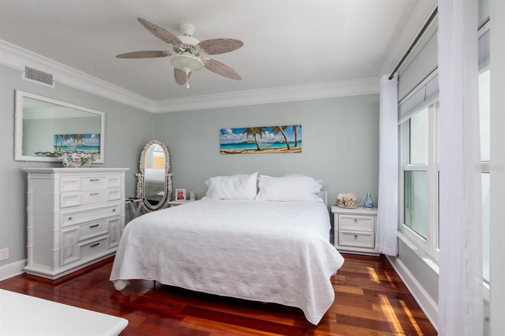 For Sale: $1,050,000 (2 beds, 2 baths, 1500 Square Feet)