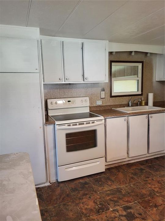 Active With Contract: $100,000 (1 beds, 1 baths, 552 Square Feet)