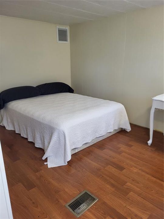 For Sale: $100,000 (1 beds, 1 baths, 552 Square Feet)