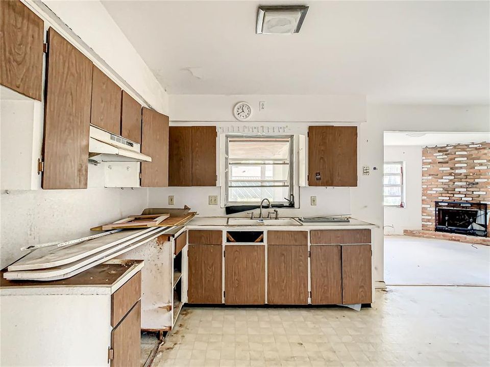 For Sale: $234,444 (3 beds, 2 baths, 1488 Square Feet)
