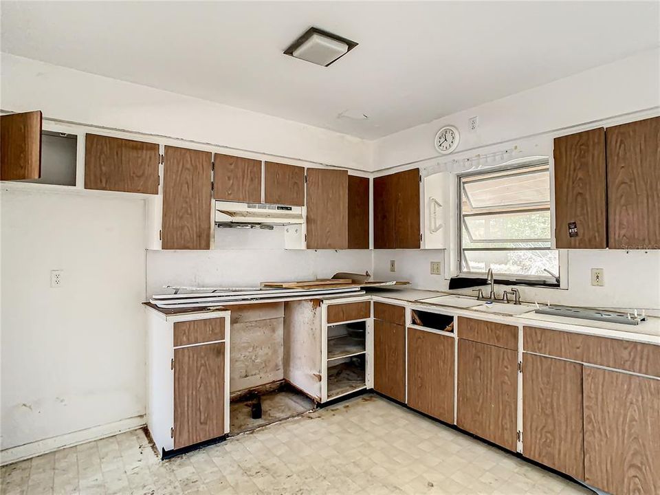 For Sale: $234,444 (3 beds, 2 baths, 1488 Square Feet)