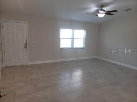 For Rent: $2,500 (3 beds, 2 baths, 1670 Square Feet)