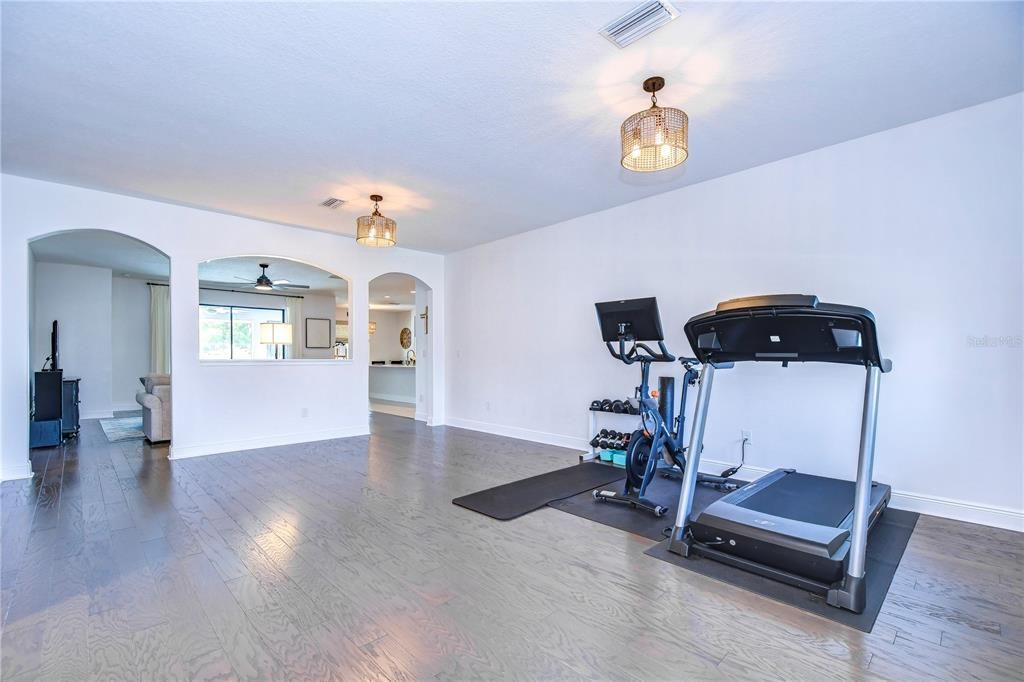 Active With Contract: $550,000 (4 beds, 3 baths, 2667 Square Feet)