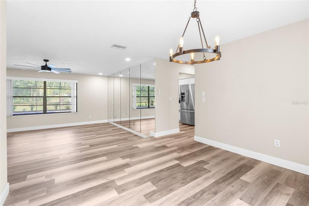 Active With Contract: $389,900 (3 beds, 2 baths, 1638 Square Feet)