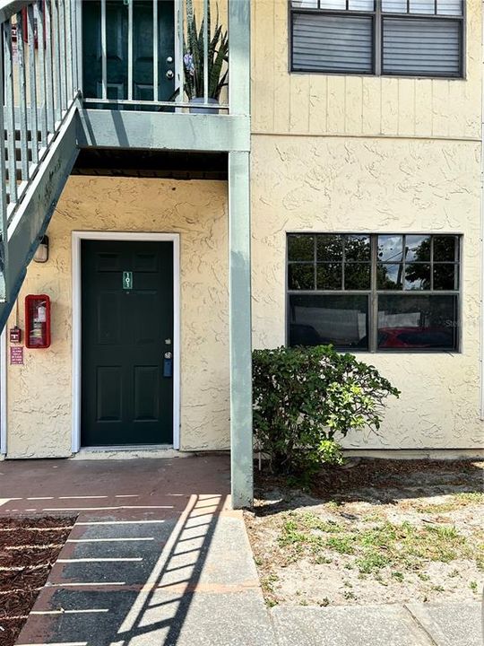 Active With Contract: $129,000 (2 beds, 1 baths, 899 Square Feet)