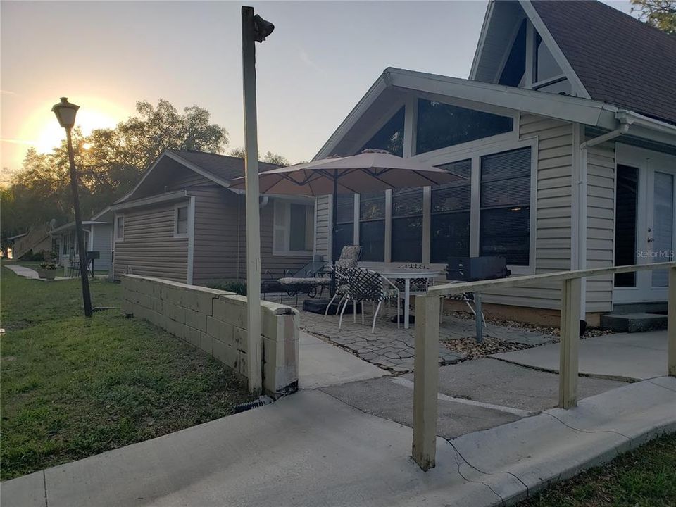 For Sale: $189,900 (2 beds, 1 baths, 840 Square Feet)