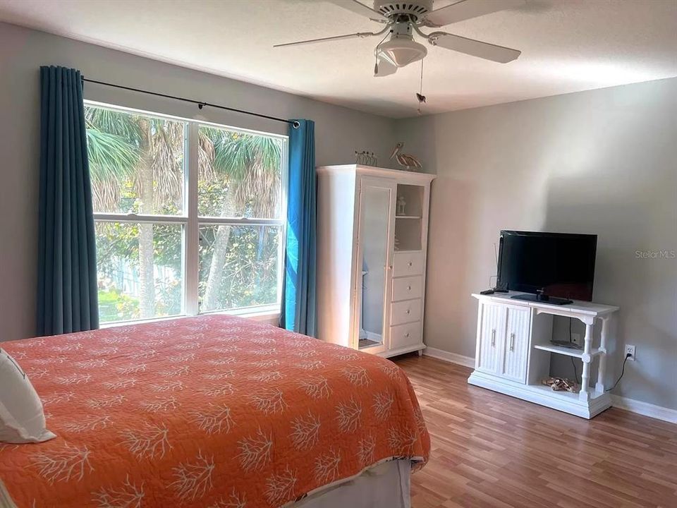 Recently Rented: $4,000 (3 beds, 2 baths, 1344 Square Feet)