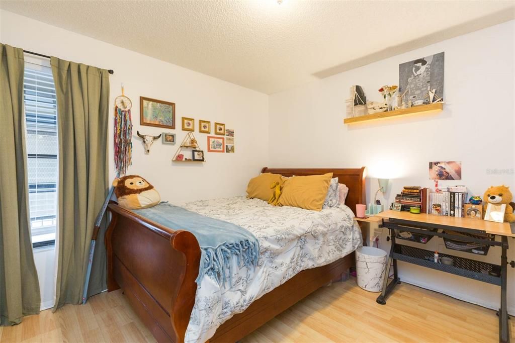 For Sale: $190,000 (2 beds, 2 baths, 912 Square Feet)