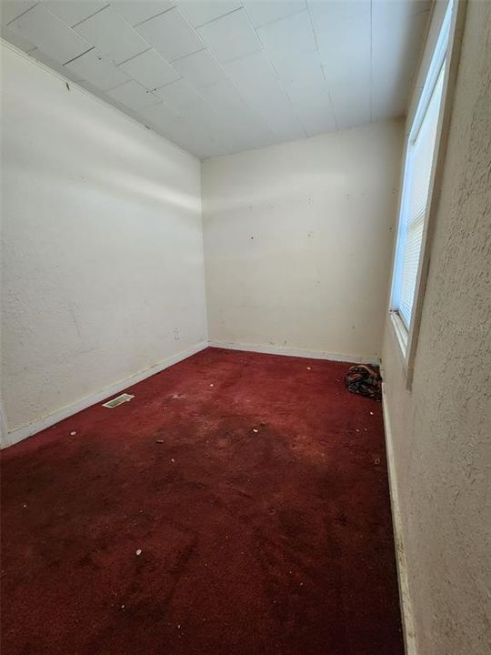 For Sale: $125,000 (2 beds, 1 baths, 818 Square Feet)