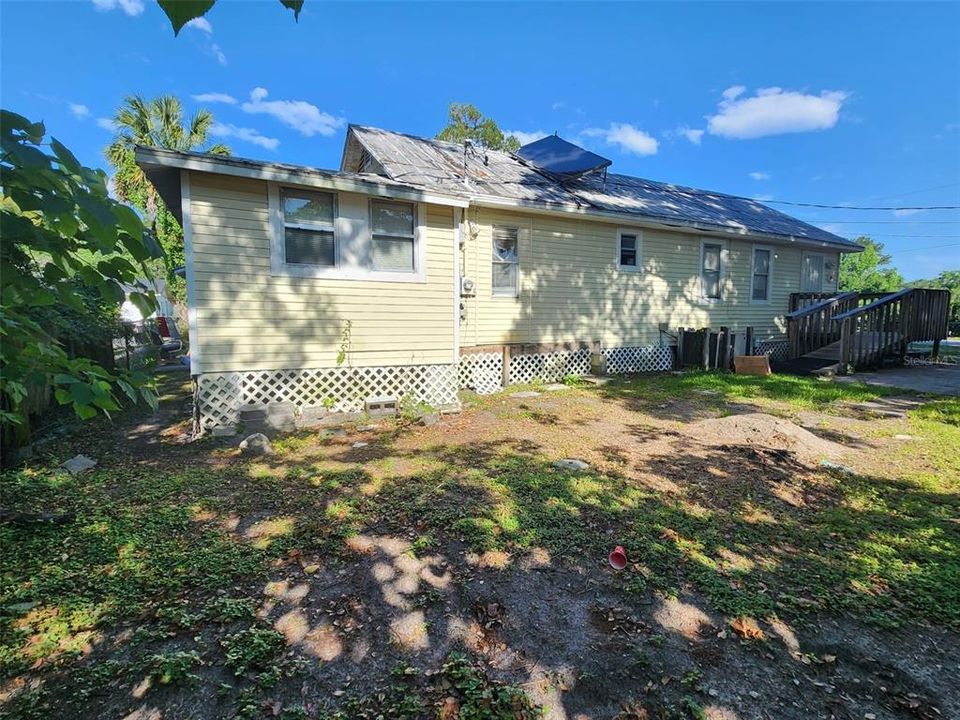 For Sale: $129,900 (2 beds, 1 baths, 818 Square Feet)