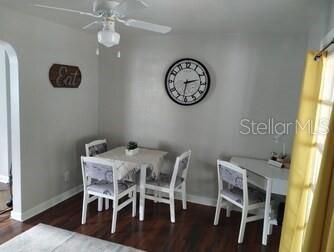 For Rent: $2,200 (2 beds, 1 baths, 982 Square Feet)