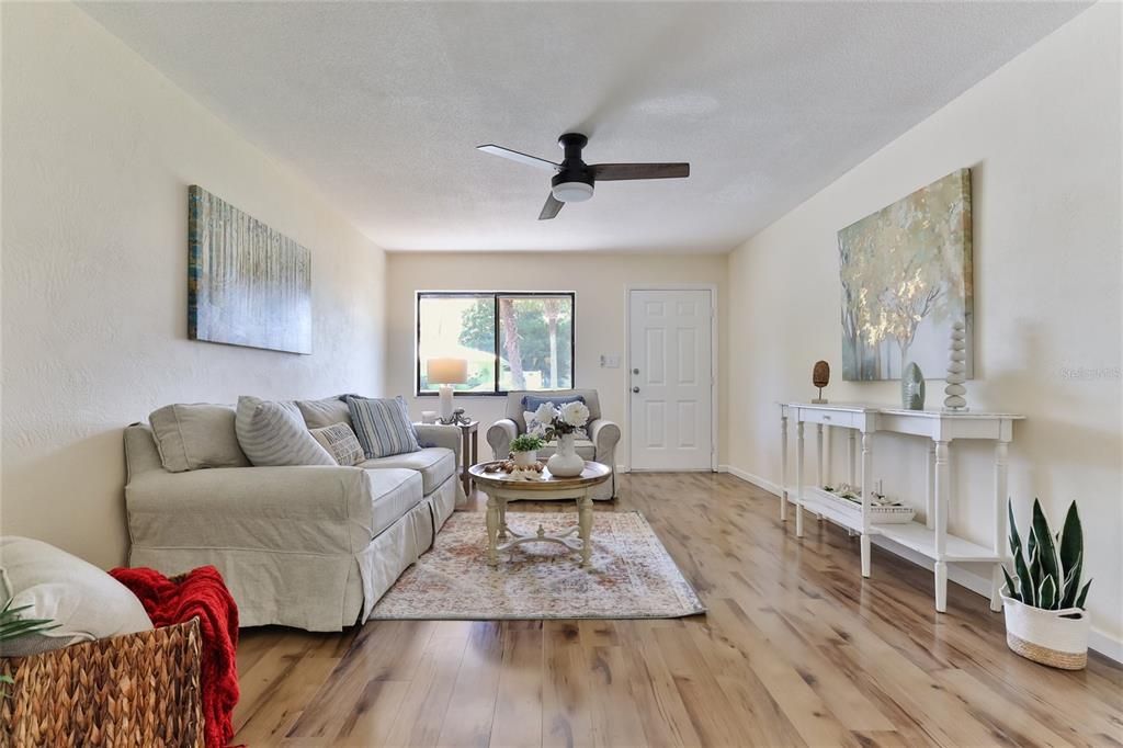 For Sale: $294,500 (3 beds, 2 baths, 1024 Square Feet)