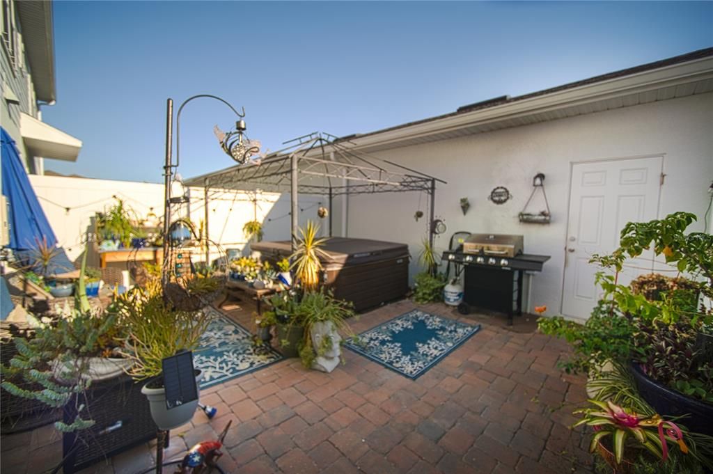 For Sale: $354,900 (3 beds, 2 baths, 1582 Square Feet)