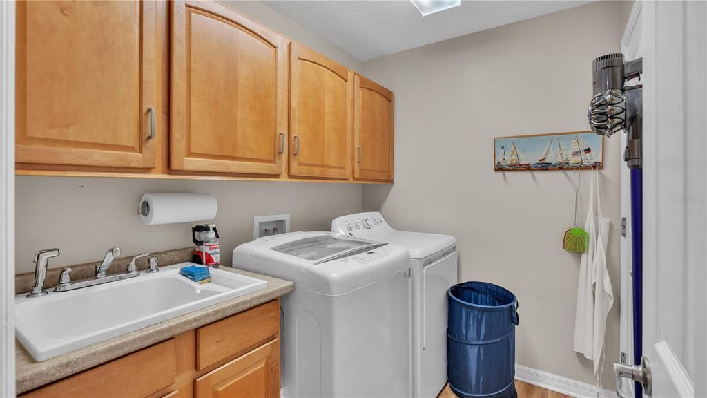 For Sale: $334,900 (2 beds, 2 baths, 1719 Square Feet)