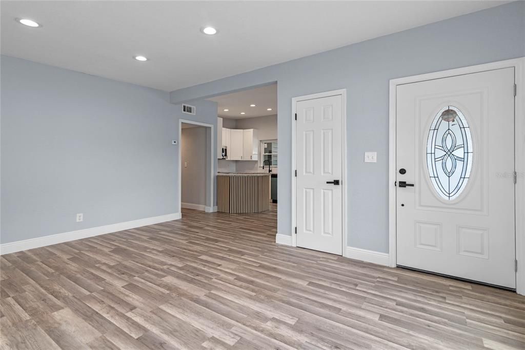 Active With Contract: $359,990 (3 beds, 2 baths, 1460 Square Feet)