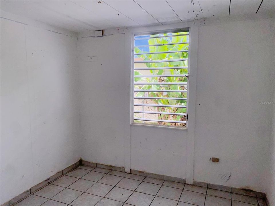 Vendido Recientemente: $55,000 (4 camas, 2 baños, 1000 Pies cuadrados)