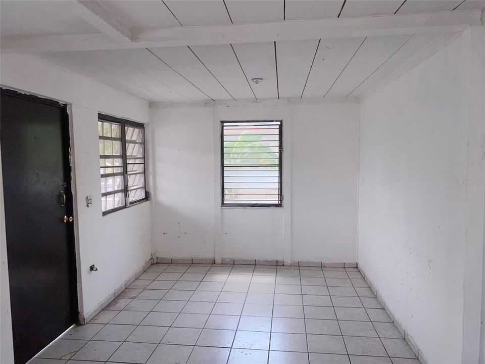 Vendido Recientemente: $55,000 (4 camas, 2 baños, 1000 Pies cuadrados)