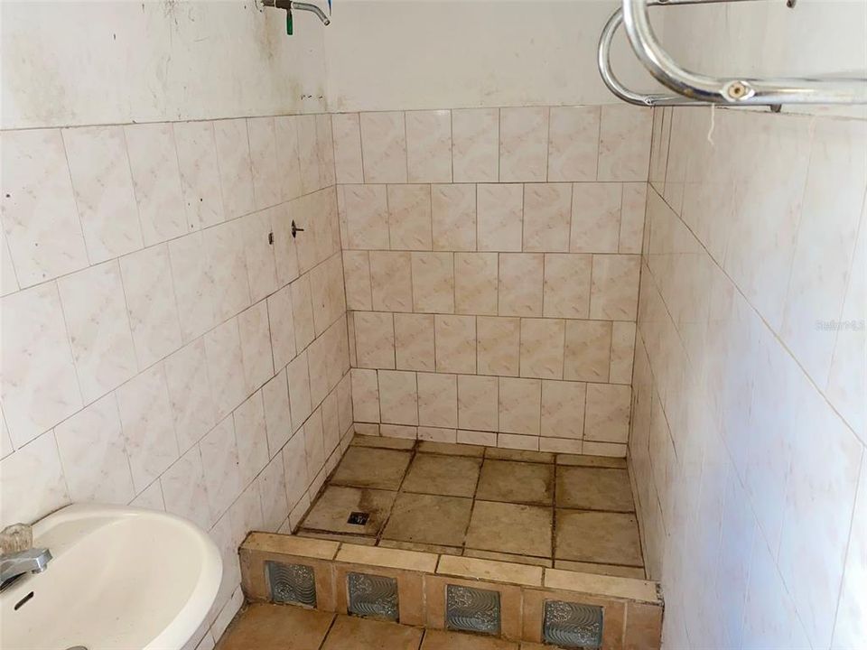 Vendido Recientemente: $55,000 (4 camas, 2 baños, 1000 Pies cuadrados)