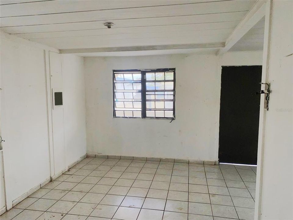 Vendido Recientemente: $55,000 (4 camas, 2 baños, 1000 Pies cuadrados)