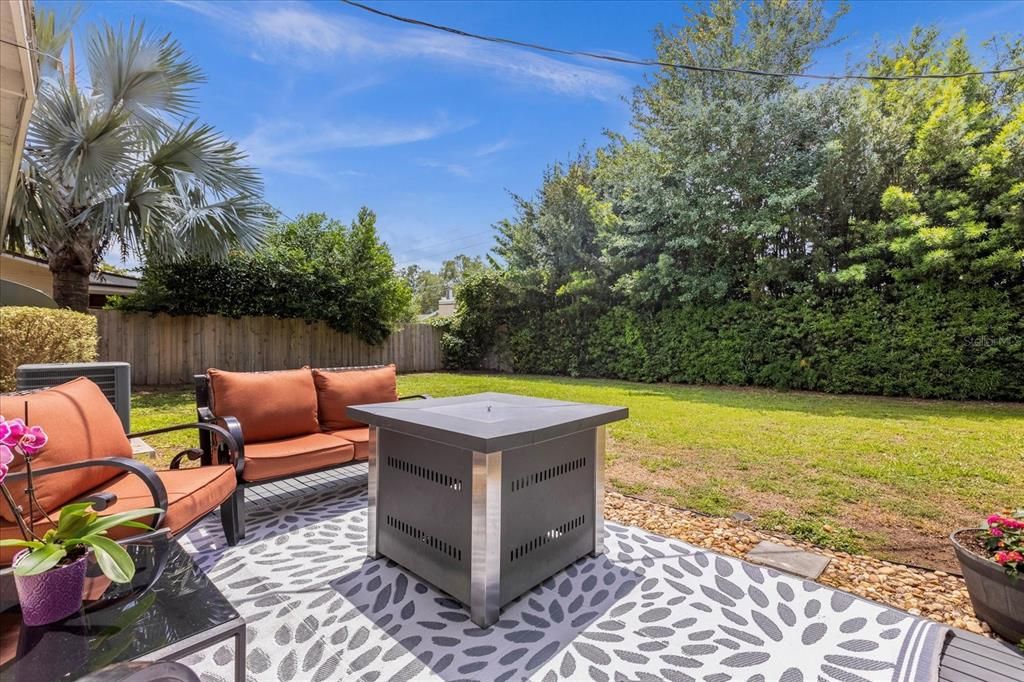 Active With Contract: $435,000 (3 beds, 2 baths, 1255 Square Feet)