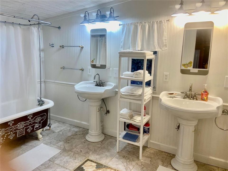 primary bath with double pedestal sinks
