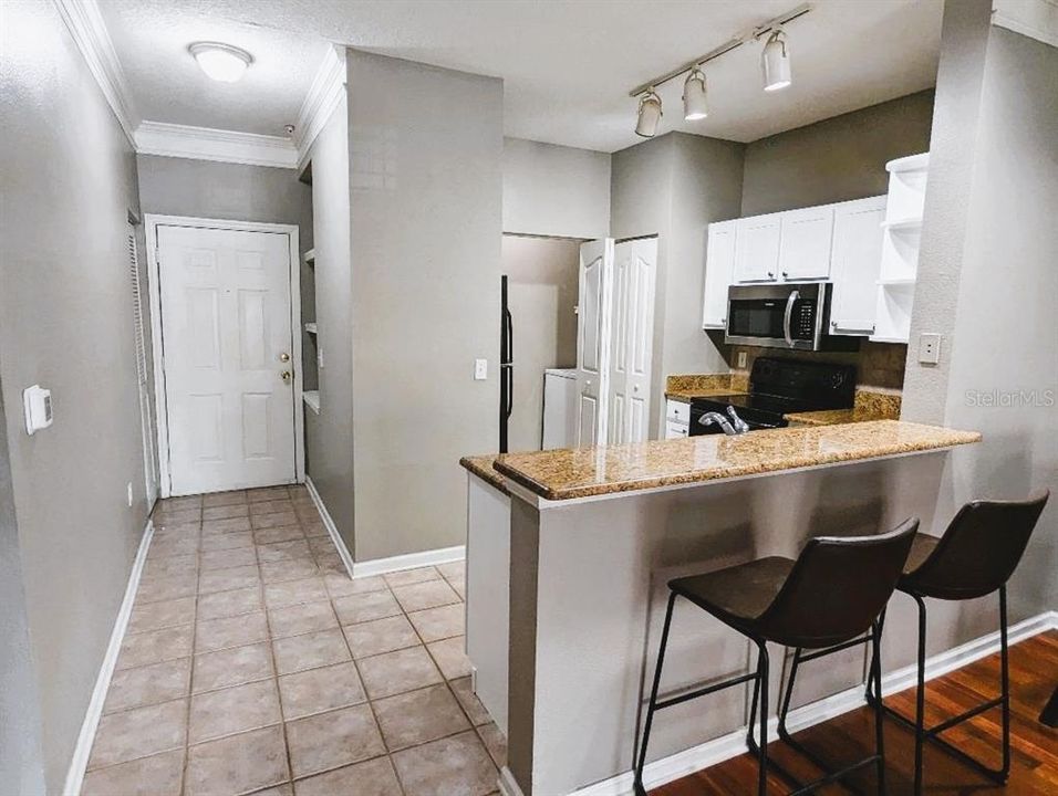 For Sale: $249,900 (1 beds, 1 baths, 867 Square Feet)