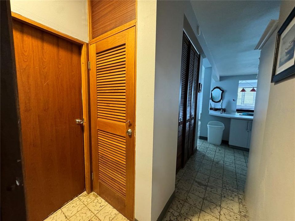 Vendido Recientemente: $299,000 (4 camas, 2 baños, 1598 Pies cuadrados)