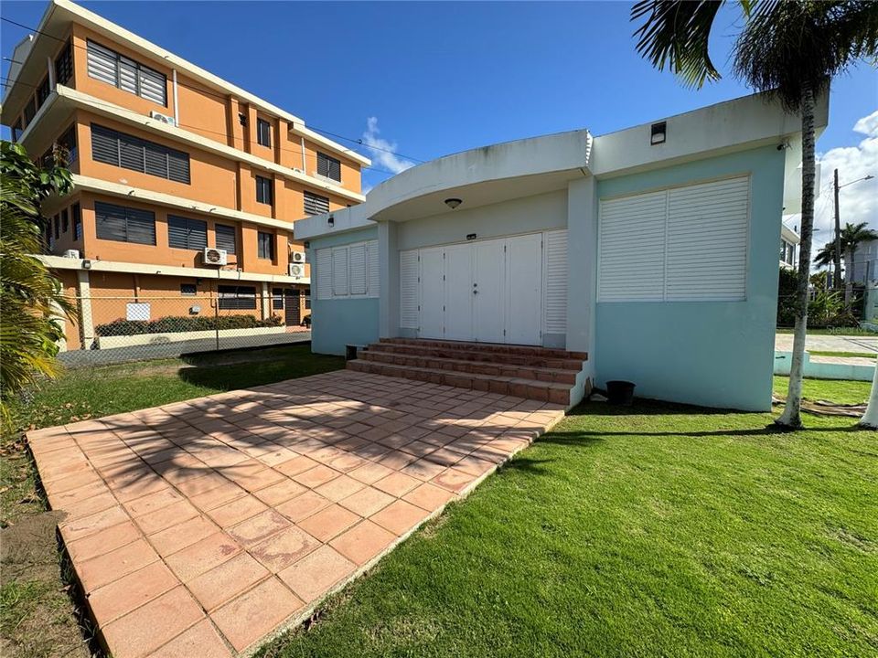 Vendido Recientemente: $299,000 (4 camas, 2 baños, 1598 Pies cuadrados)