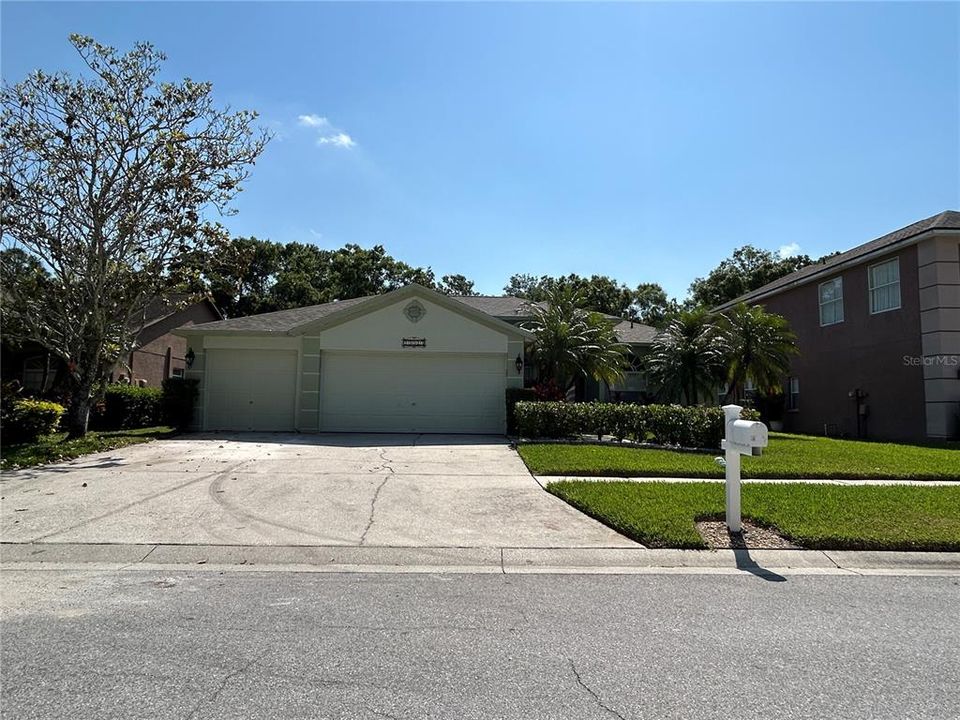 Freshly painted nice curb appeal, cul-de-sac street