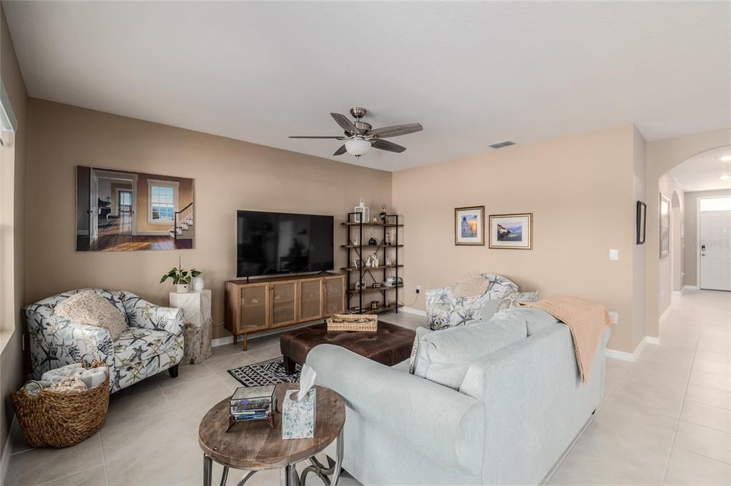 For Sale: $399,000 (3 beds, 2 baths, 1686 Square Feet)