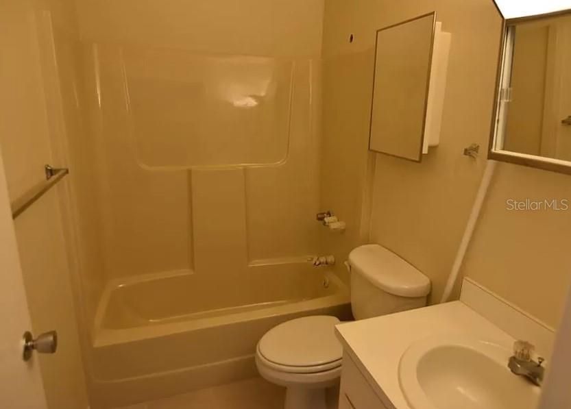 For Sale: $120,000 (2 beds, 1 baths, 720 Square Feet)
