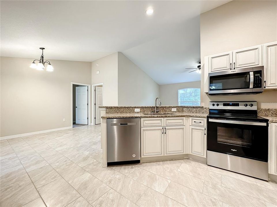 For Sale: $275,000 (3 beds, 2 baths, 1282 Square Feet)