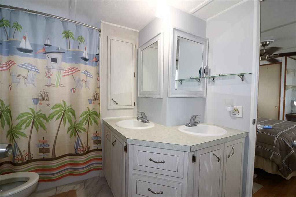 For Sale: $120,000 (2 beds, 1 baths, 872 Square Feet)