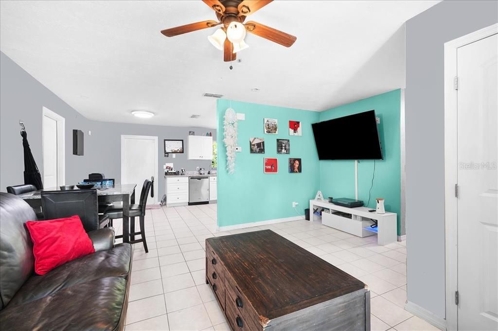 For Sale: $262,000 (3 beds, 1 baths, 1076 Square Feet)