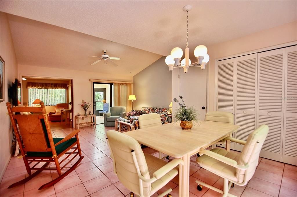 For Sale: $445,000 (2 beds, 2 baths, 1122 Square Feet)