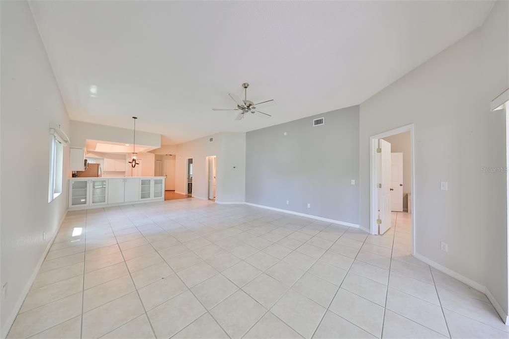For Sale: $379,000 (2 beds, 2 baths, 1491 Square Feet)