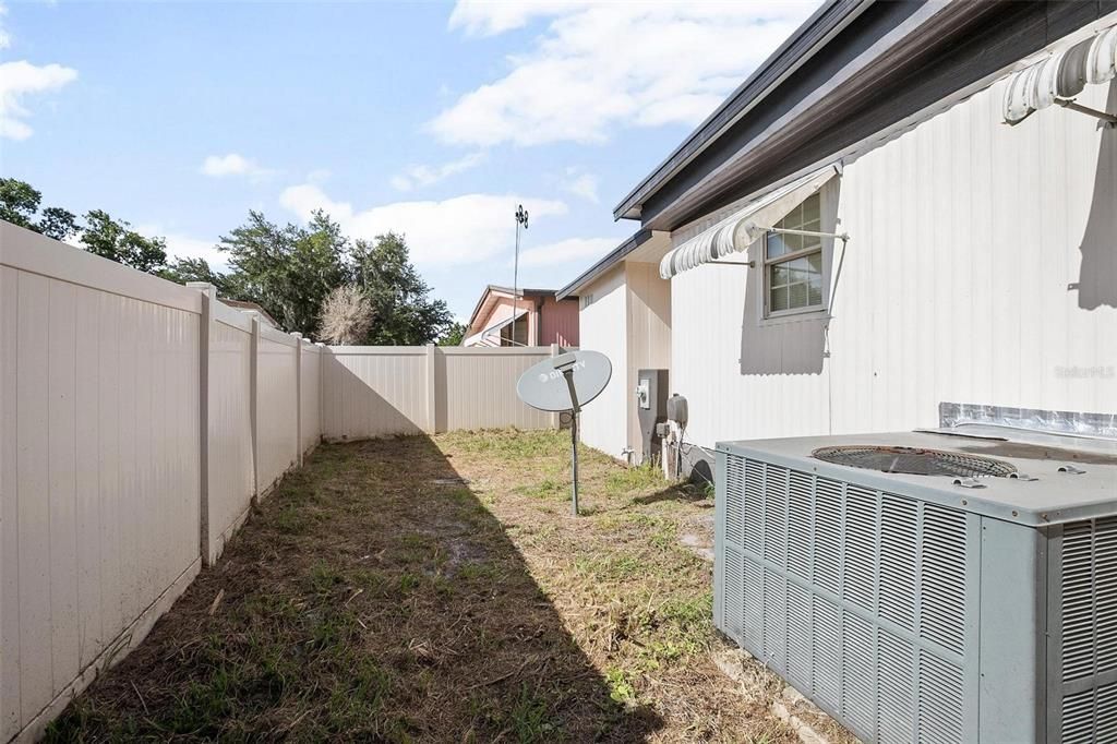 For Sale: $177,500 (2 beds, 2 baths, 1056 Square Feet)