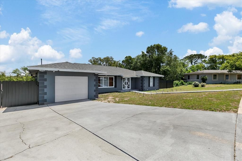 Active With Contract: $420,000 (5 beds, 2 baths, 1762 Square Feet)