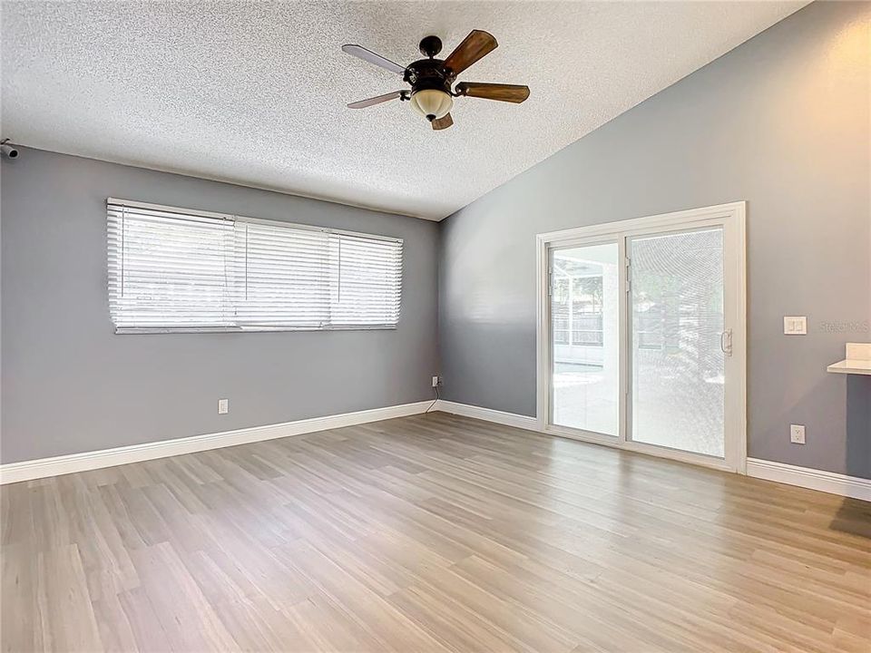 Recently Sold: $450,000 (3 beds, 2 baths, 1801 Square Feet)
