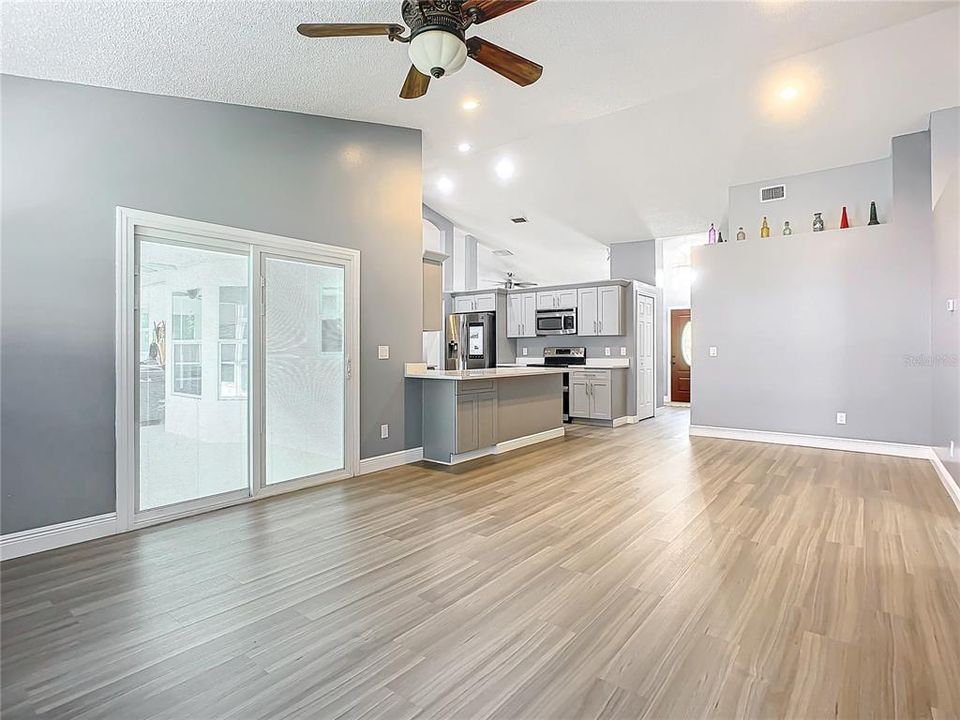 Recently Sold: $450,000 (3 beds, 2 baths, 1801 Square Feet)