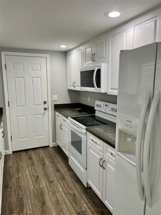 Recently Rented: $1,400 (1 beds, 1 baths, 628 Square Feet)