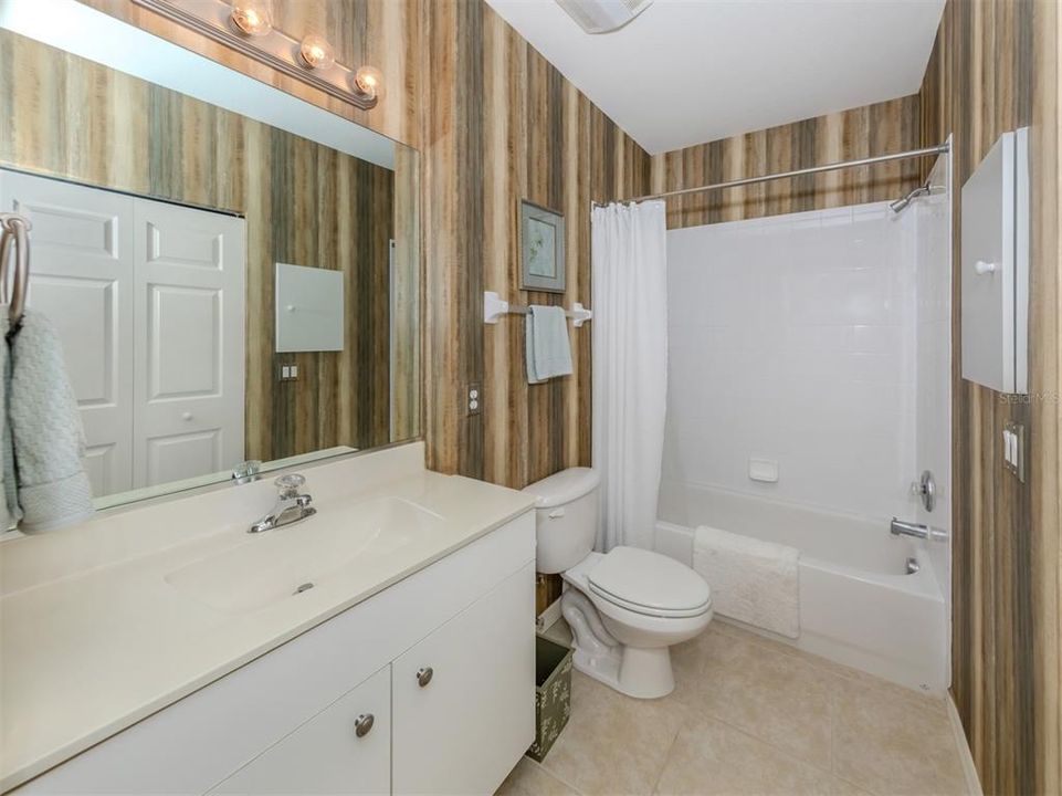 For Sale: $349,900 (2 beds, 2 baths, 1510 Square Feet)