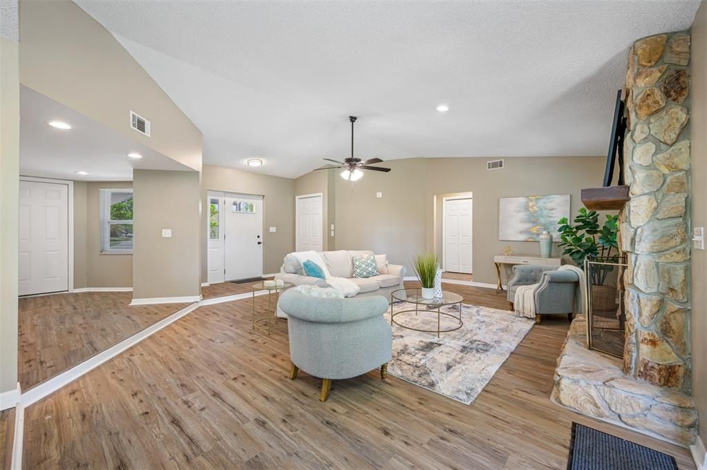 Recently Sold: $279,000 (2 beds, 2 baths, 1577 Square Feet)