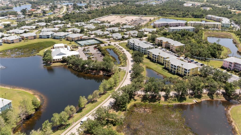 Heritage Lake Park: a gated, nesting bird sanctuary community with centrally located amenities.