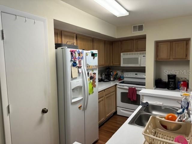 For Sale: $205,000 (2 beds, 2 baths, 969 Square Feet)
