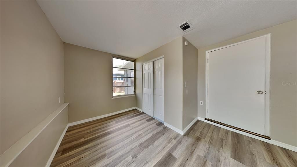 For Sale: $285,000 (2 beds, 1 baths, 1276 Square Feet)