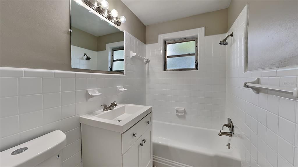 For Sale: $285,000 (2 beds, 1 baths, 1276 Square Feet)